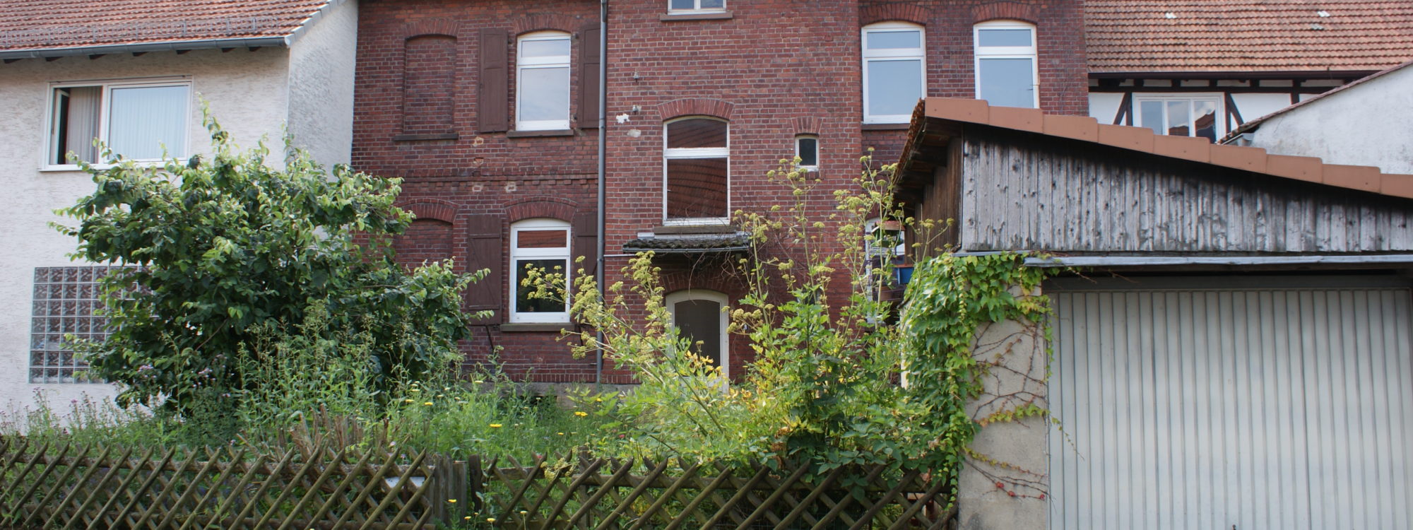 Reserviert! – Zweifamilienhaus mit Garage und Garten, zentrale Lage