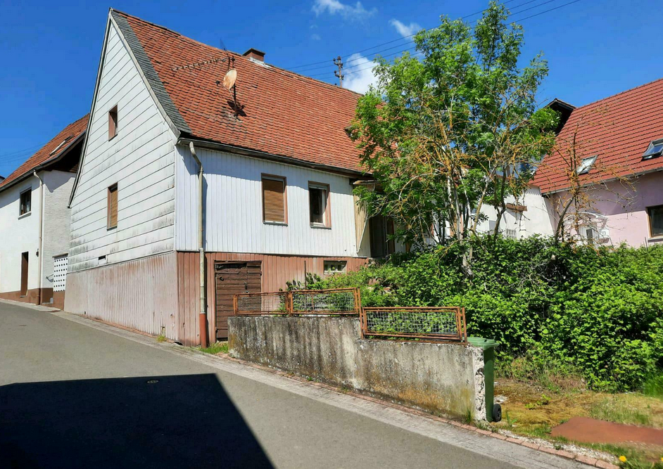 Geräumiges Einfamilienhaus, ideal für Handwerker Geräumiges Einfamilienhaus, ideal für Handwerker